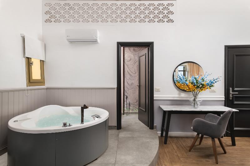 סוויטה, Elia Palatino