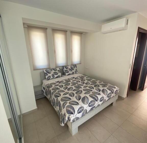 غرفة ديلوكس مطلّة علي البحر مزوَّدة بشُرفة, Elpiniki Luxury Rooms