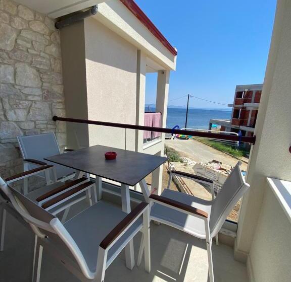 غرفة عائلية ذات إطلالة جانبية على البحر, Elpiniki Luxury Rooms