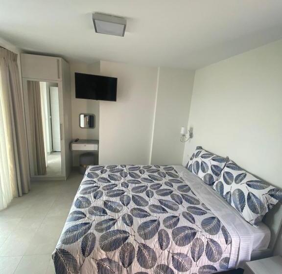 غرفة عائلية ذات إطلالة جانبية على البحر, Elpiniki Luxury Rooms