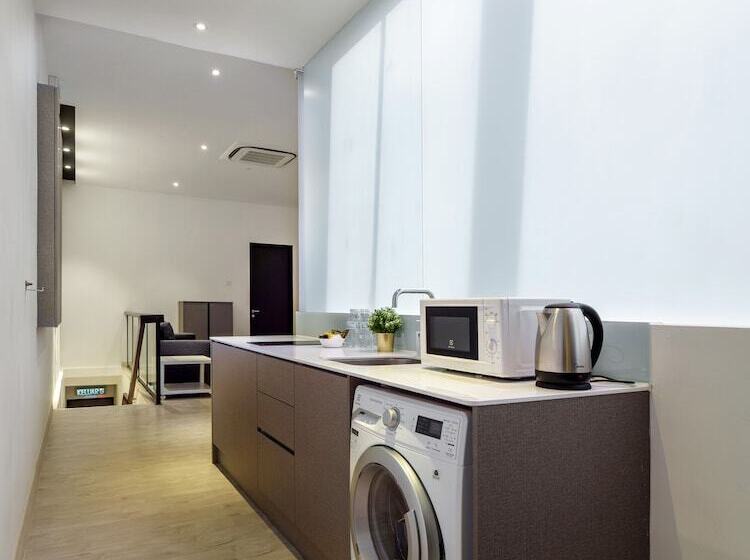 Lakosztály, Hutton Central Managed By The Ascott Limited