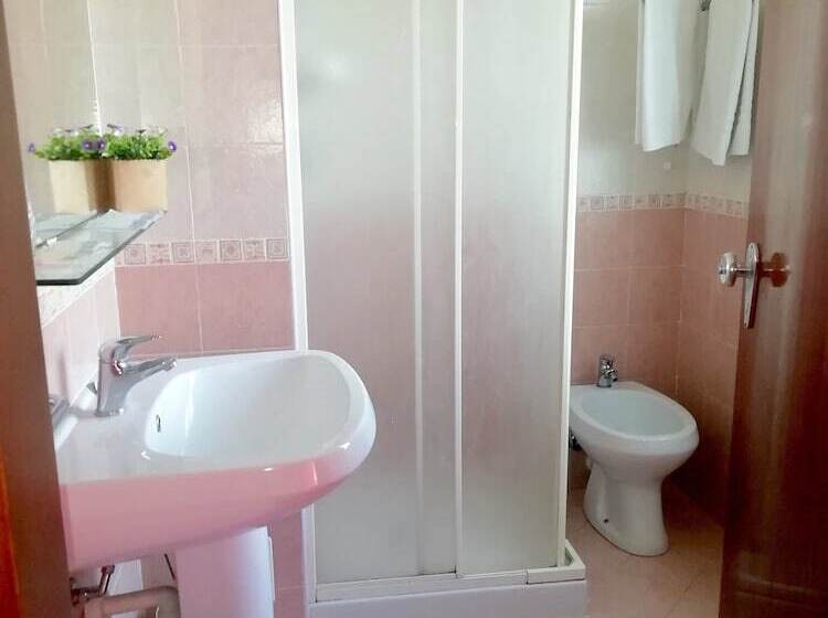 Habitación Cuádruple Estándar, Rita