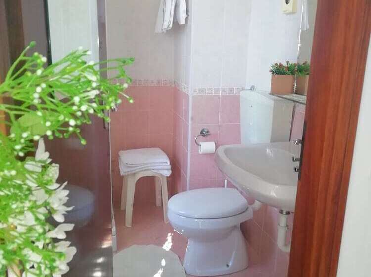 Habitación Cuádruple Estándar, Rita