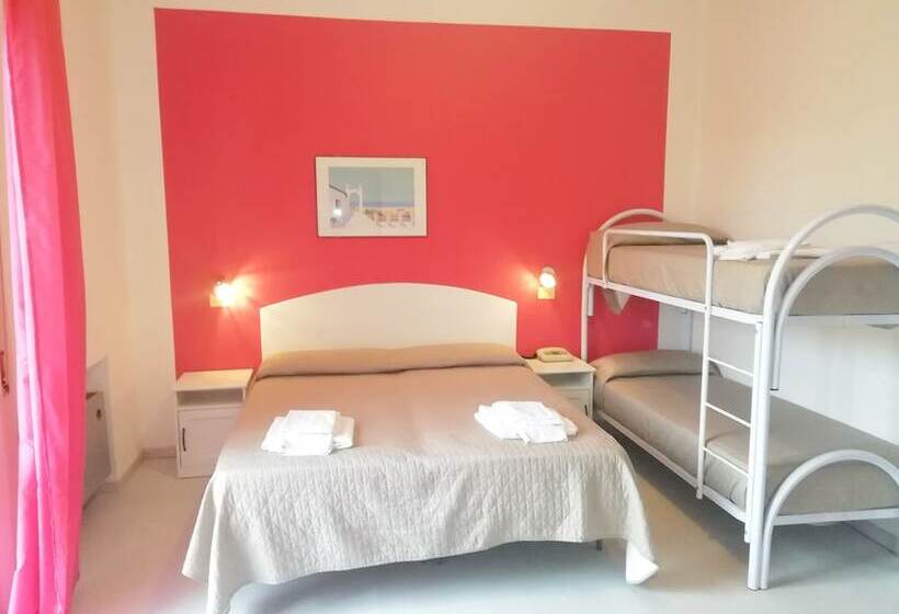 Habitación Cuádruple Estándar, Rita