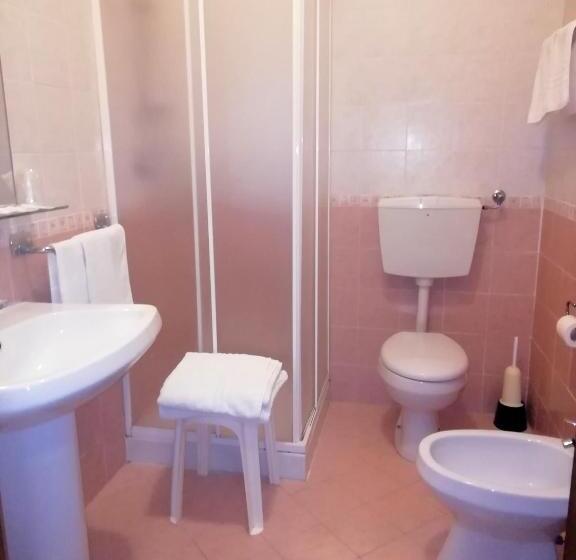 Habitación Cuádruple Estándar, Rita