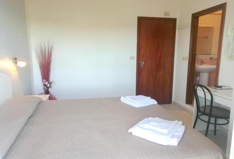 Habitación Estándar Individual, Rita