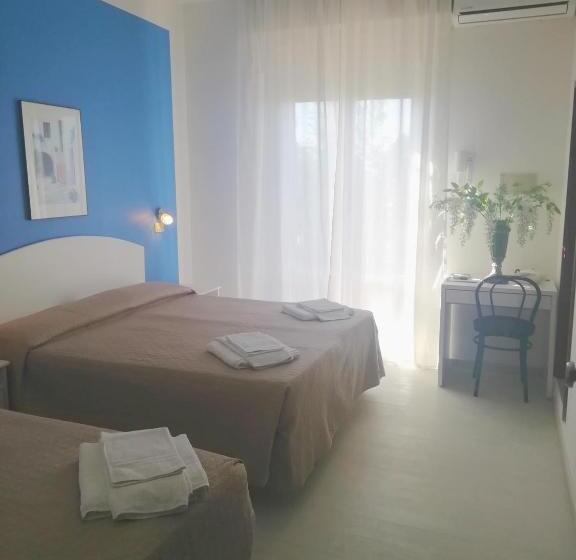 Habitación Triple Estándar Vista Mar, Rita