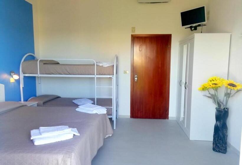 Habitación Cuádruple Estándar Vista Mar, Rita