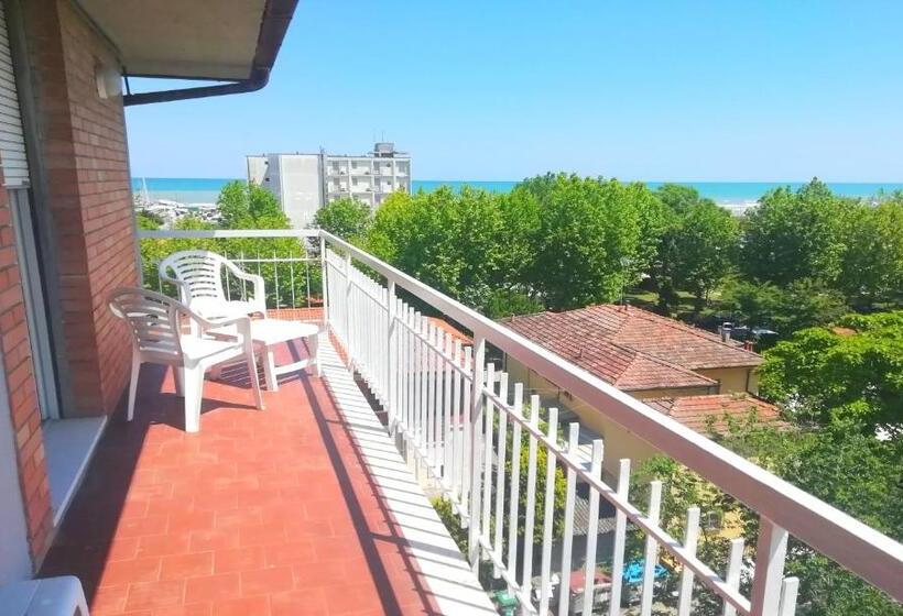 Habitación Familiar, Rita