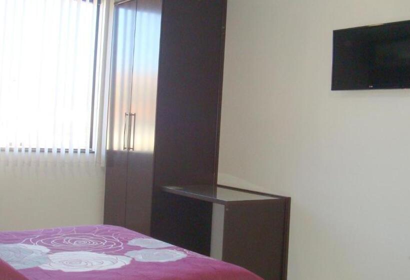 豪华三人间, San German