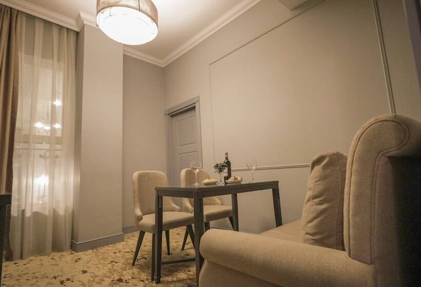 اتاق خانوادگی, Teatro Rooms