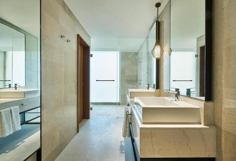 Deluxe Room King Size Bed