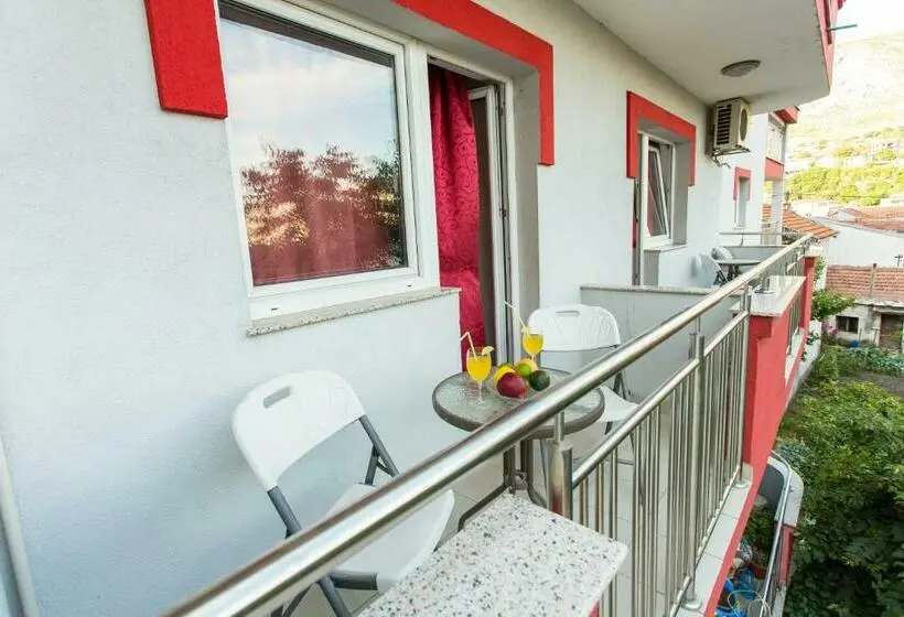 اتاق خانوادگی, Motel Edem