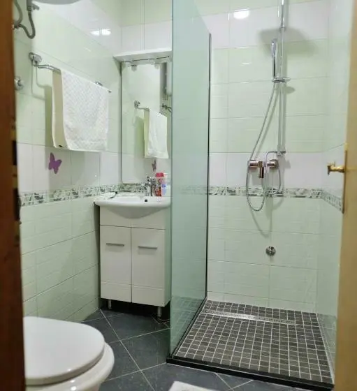 اتاق خانوادگی, Motel Edem