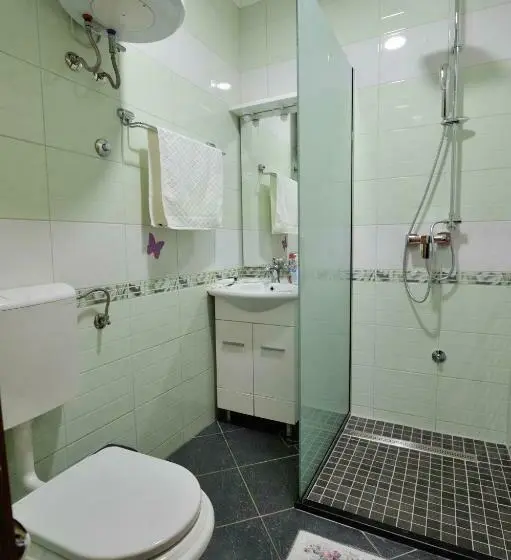 اتاق خانوادگی, Motel Edem