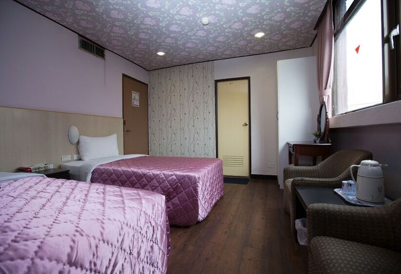 اتاق استاندارد سه نفره, Sofu