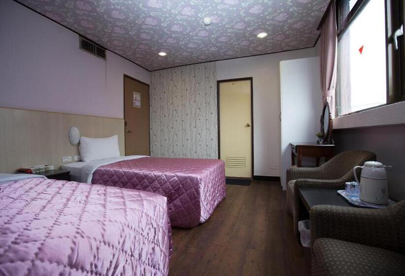 اتاق استاندارد سه نفره, Sofu