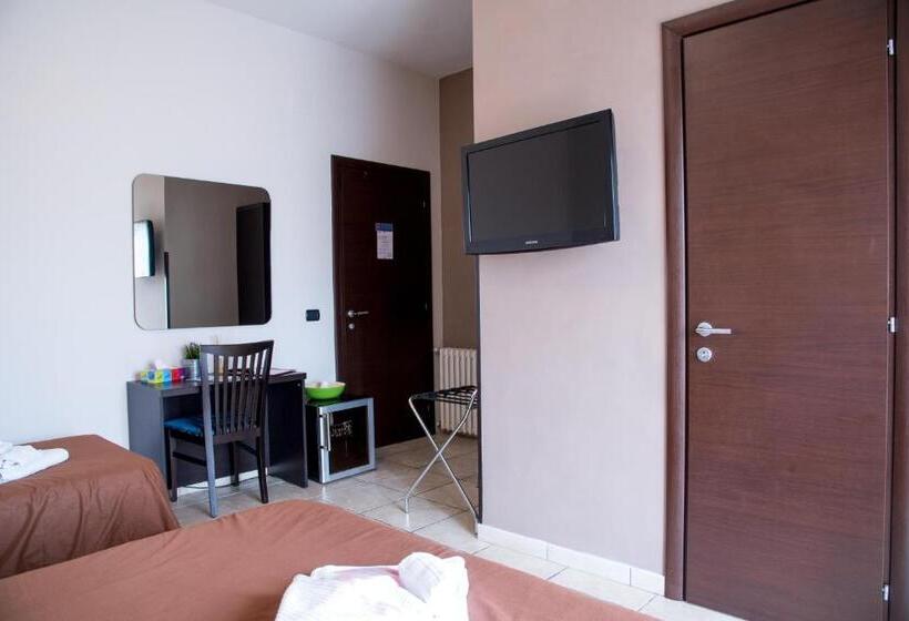 Номер Стандарт Трехместный, Guest House Park Valmontone