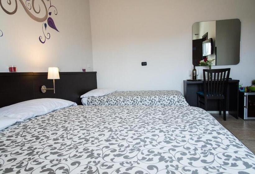 Номер Стандарт Трехместный, Guest House Park Valmontone