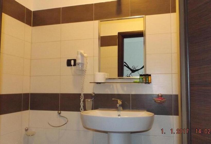 Четырехместный Номер Стандарт, Guest House Park Valmontone