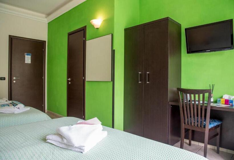 Четырехместный Номер Стандарт, Guest House Park Valmontone