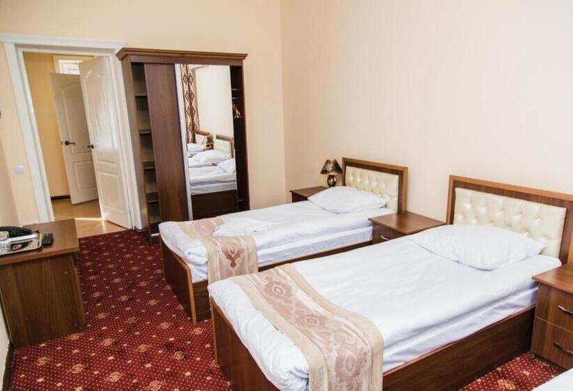 Habitació Triple Estàndard, Art