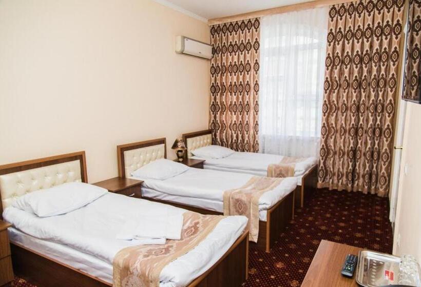 Habitació Triple Estàndard, Art