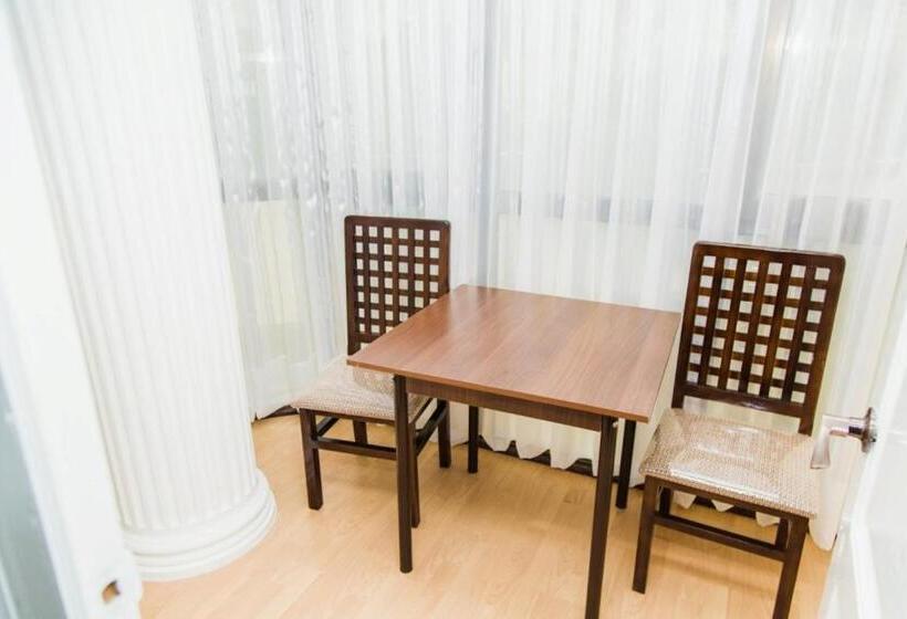 Junior Suite amb Balconada, Art