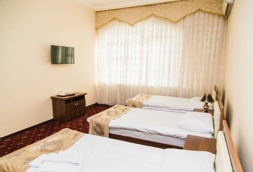 Habitació Triple Estàndard, Art