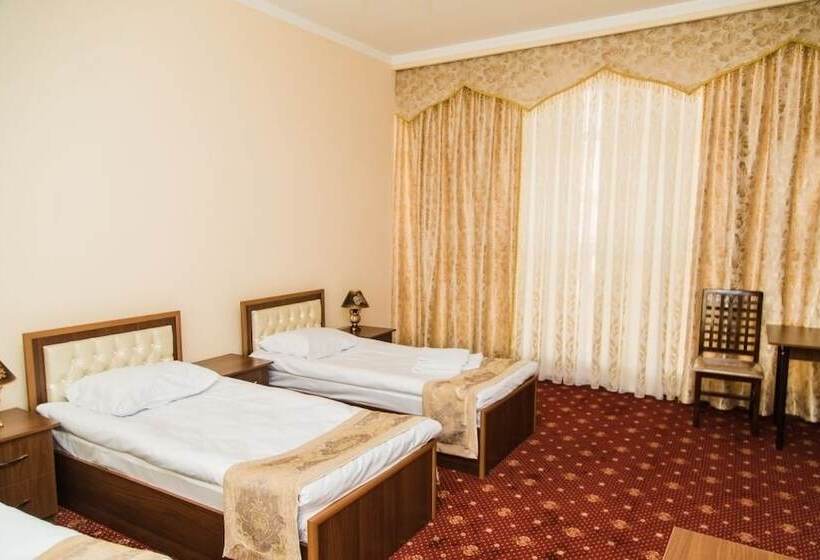 Habitació Triple Estàndard, Art