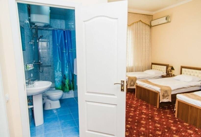 Habitació Triple Estàndard, Art