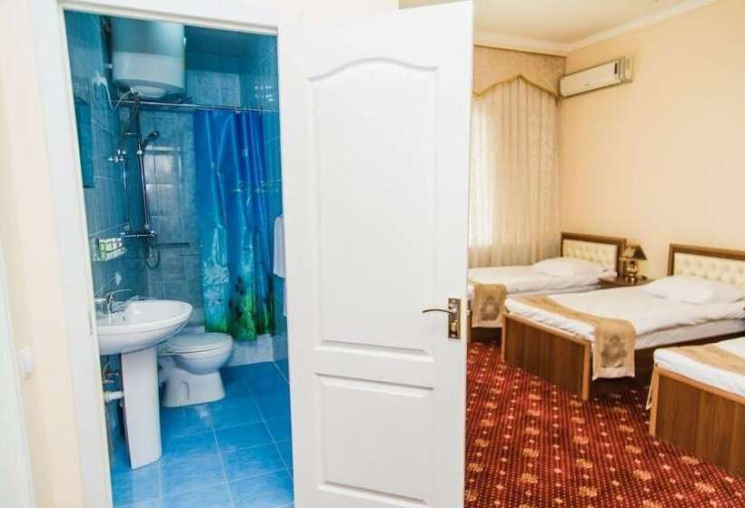 Habitació Triple Estàndard, Art