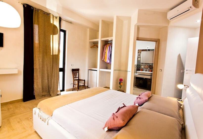 Deluxe Szoba Erkéllyel, B&b Shining