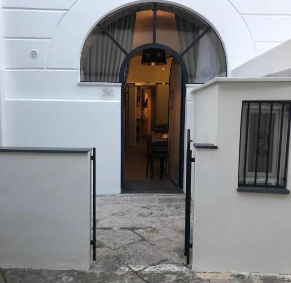 اتاق لوکس سه تخته, Bellamania B&b
