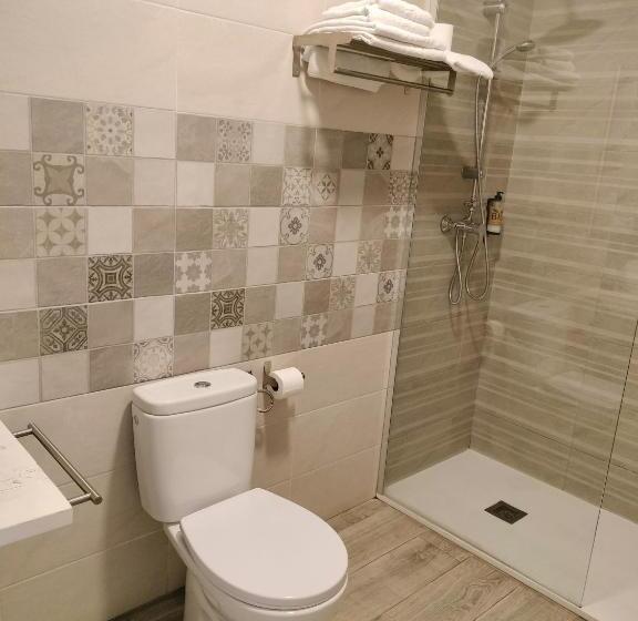 标准三人间, Posada De La Plata