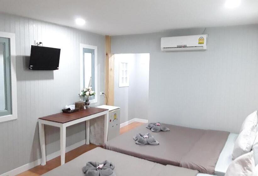 غرفة ديلوكس ثلاثية, Barbados Terrace