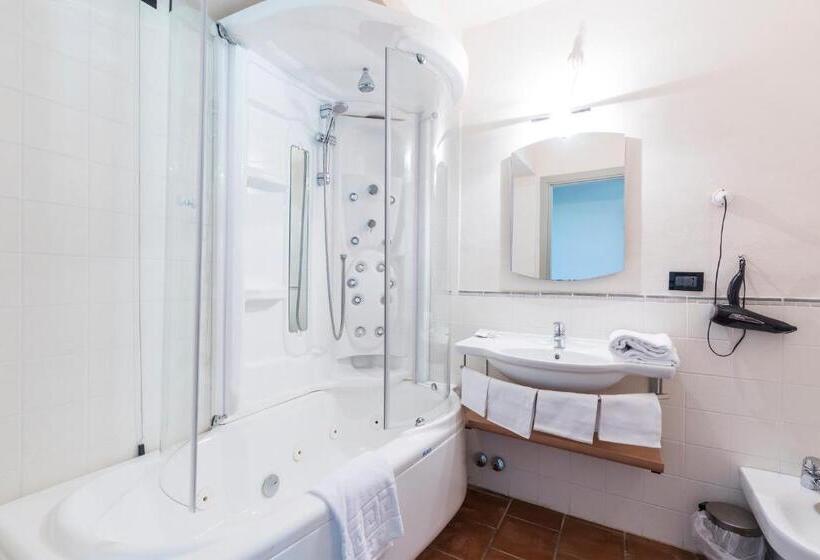 חדר משפחתי, I Casali Del Trebbiolo