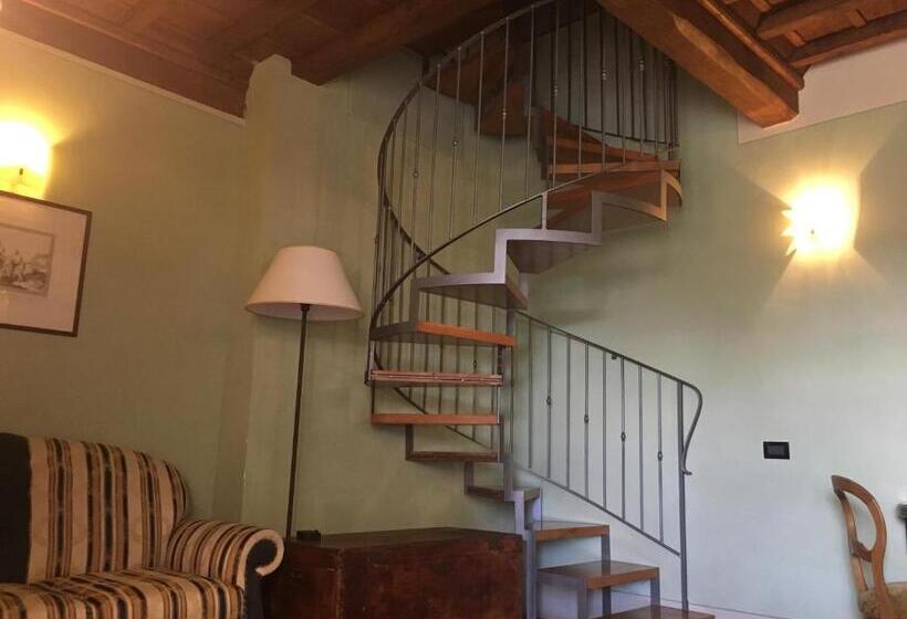 חדר משפחתי, I Casali Del Trebbiolo