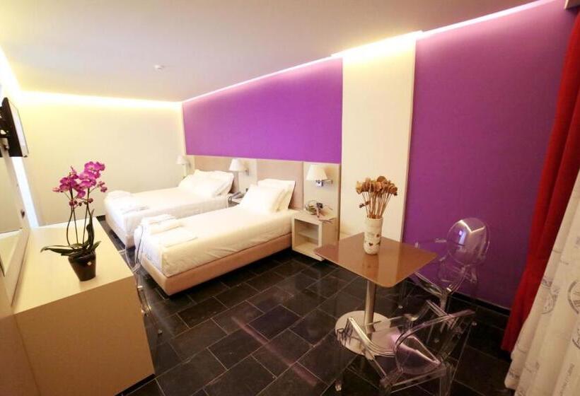 חדר דלוקס לשלושה, Palace Vlore