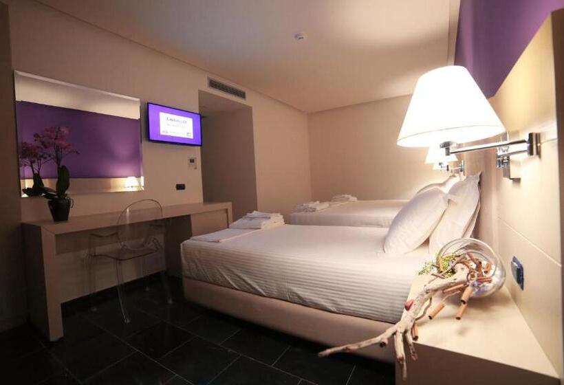 חדר דלוקס לשלושה, Palace Vlore