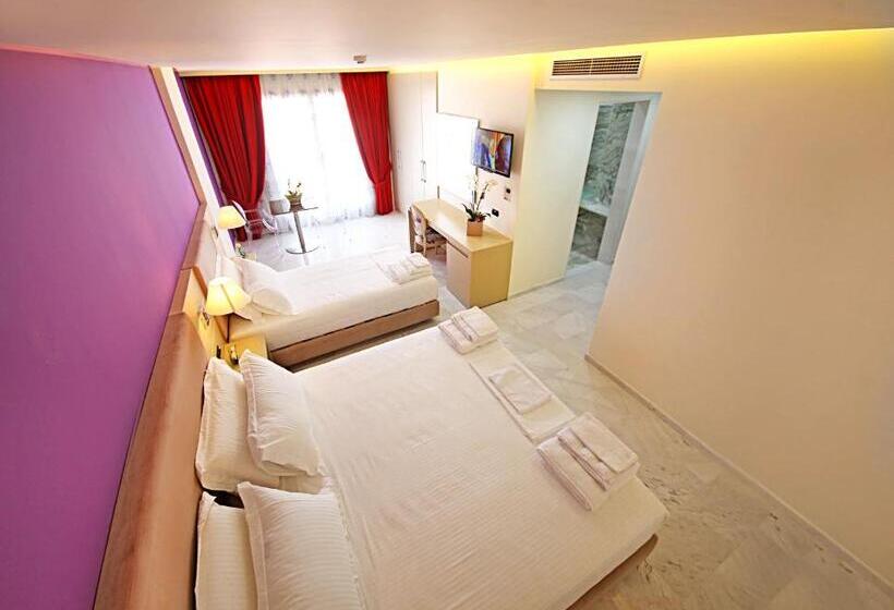 חדר דלוקס לשלושה, Palace Vlore