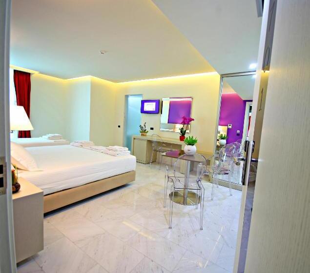 חדר דלוקס לשלושה, Palace Vlore