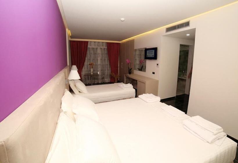 חדר דלוקס לשלושה, Palace Vlore