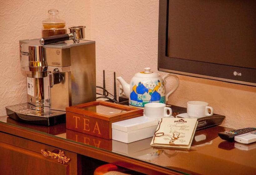 جناح جونيور, Platan