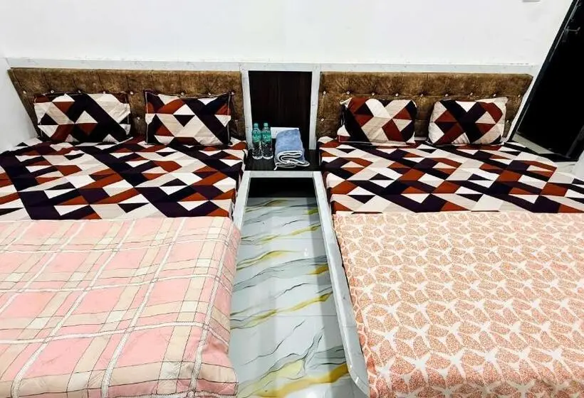 デラックスの４人部屋, Pujari Palace