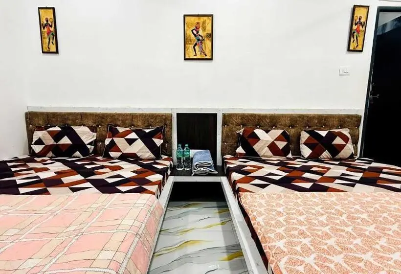 デラックスの４人部屋, Pujari Palace