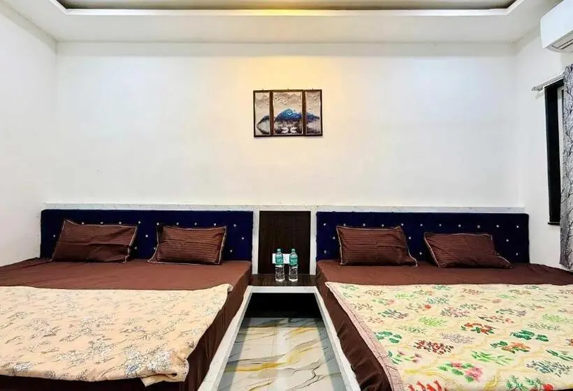 デラックスファミリールーム, Pujari Palace