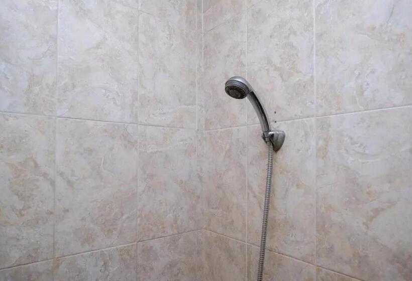 经济房, Reddoorz Plus @ Laweyan