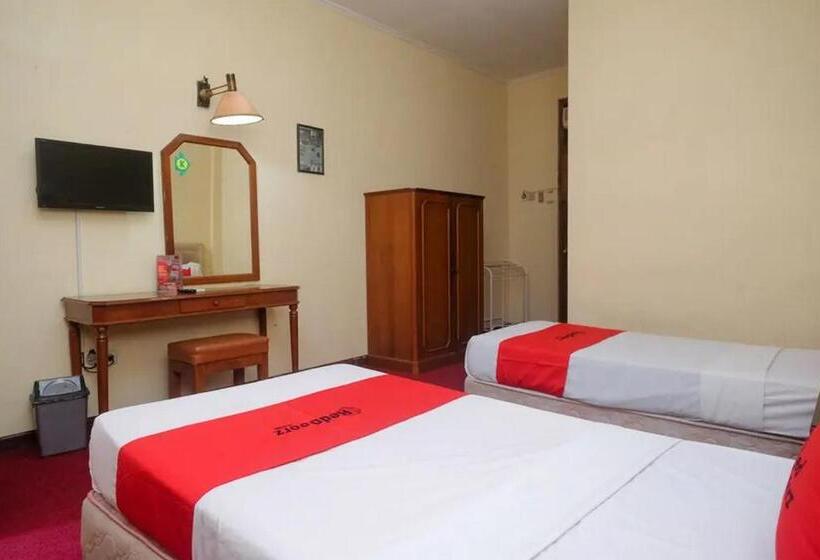 标准间, Reddoorz Plus @ Laweyan