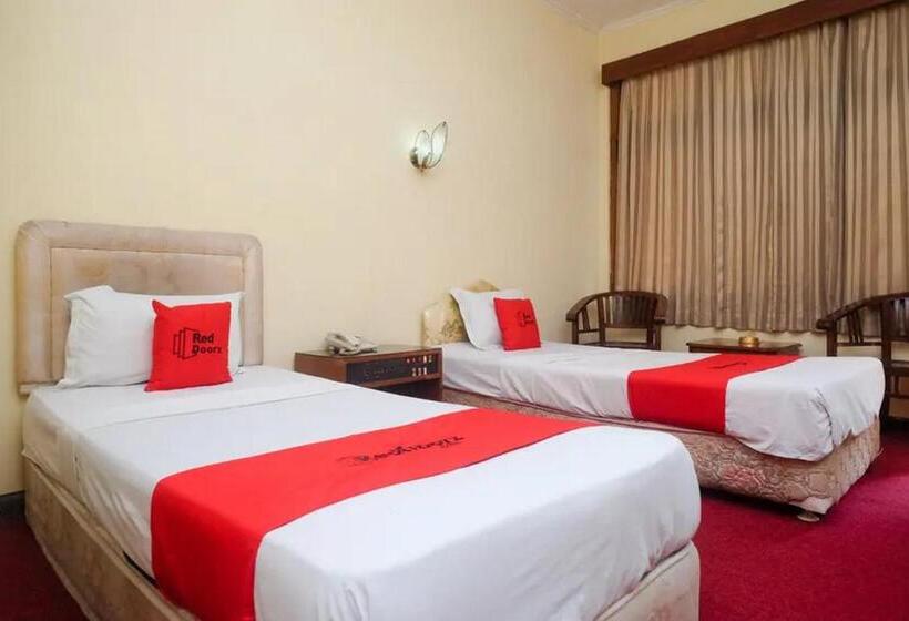 豪华房间, Reddoorz Plus @ Laweyan